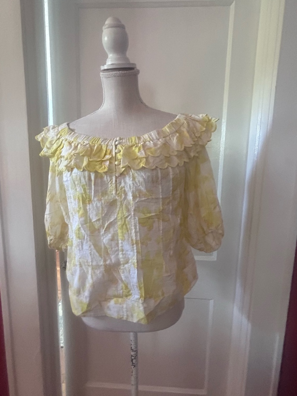 Anthropologie Yellow and White Floral Off-Shoulder Ruffle Top sz XS never worn